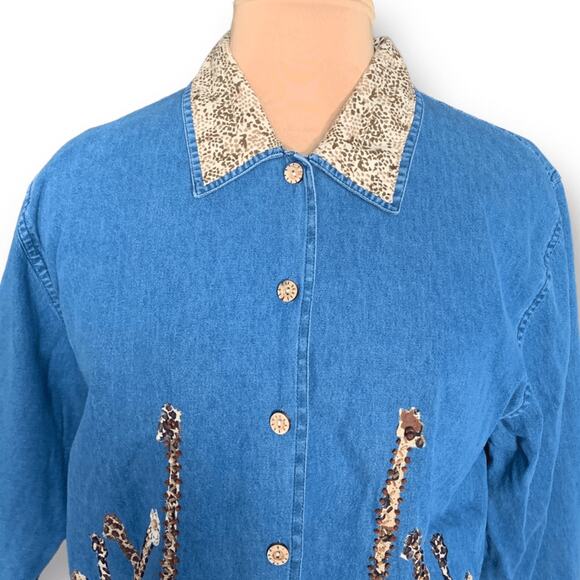 Vintage 90s Chambray Medium Wash Denim Shirt Jacket Giraffe Animal Beaded Safari - Picture 4 of 12